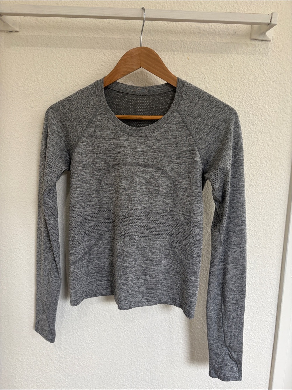 lululemon athletica Cropped Heather Gray Long-Sleeve Performance Top